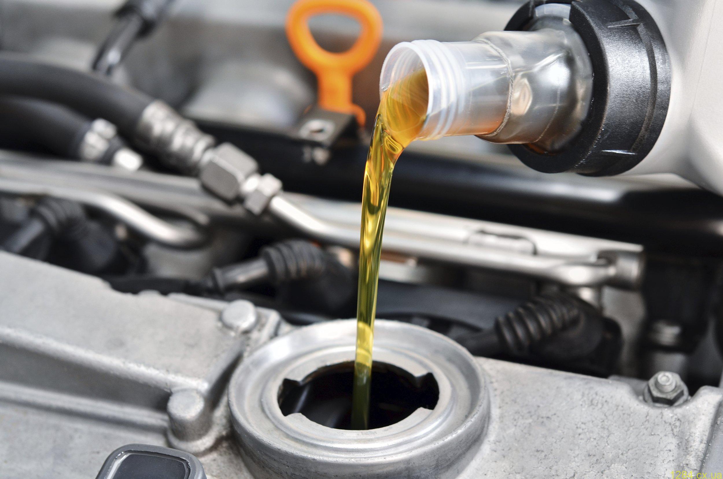 Почему вашему автомобилю нужна регулярная замена масла